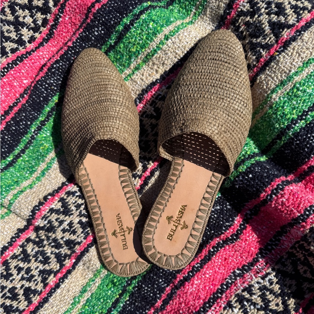 Bulibasha Women's Brown Woven Mules sz36. Fit like a 5.5/6.